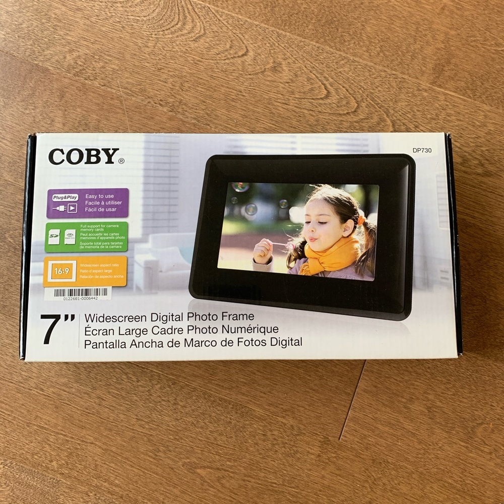 COBY 7” Widescreen digital photo frame NEW
